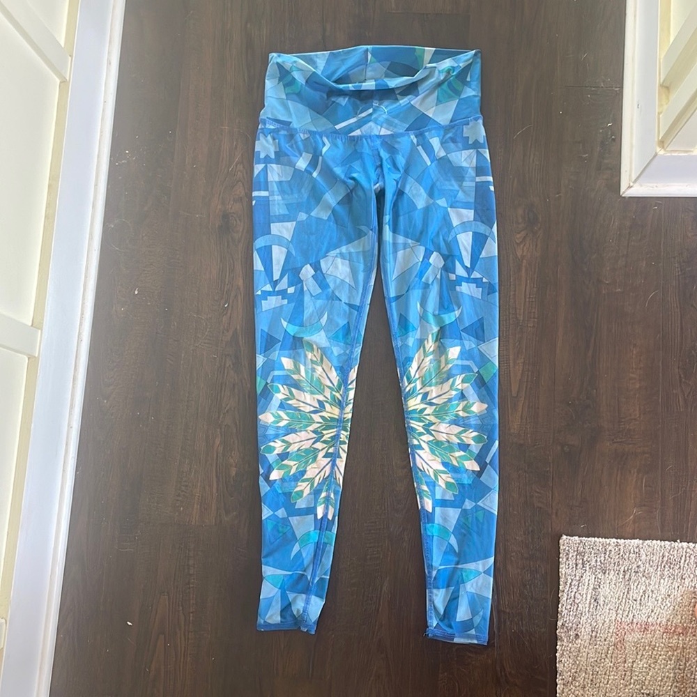 Teeki hot pant leggings size m